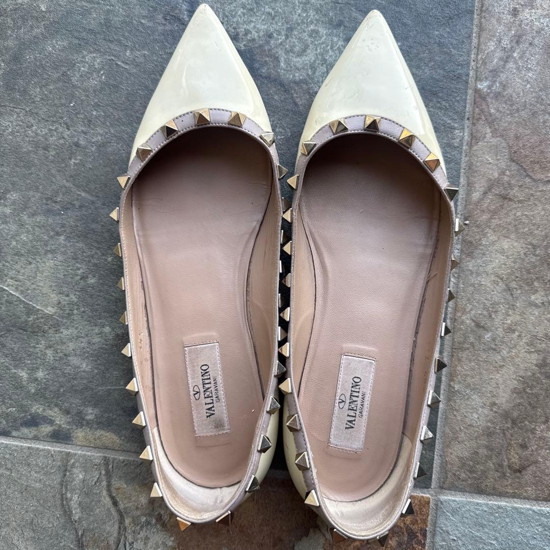超定番！VALENTINO アイボリースタッズフラットシューズ　38.5