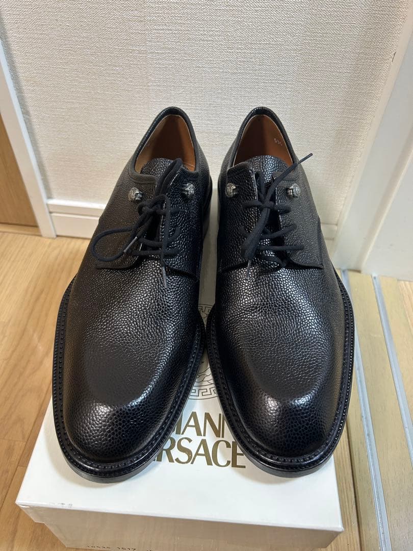 VERSACE ブラックレザー ドレスシューズ