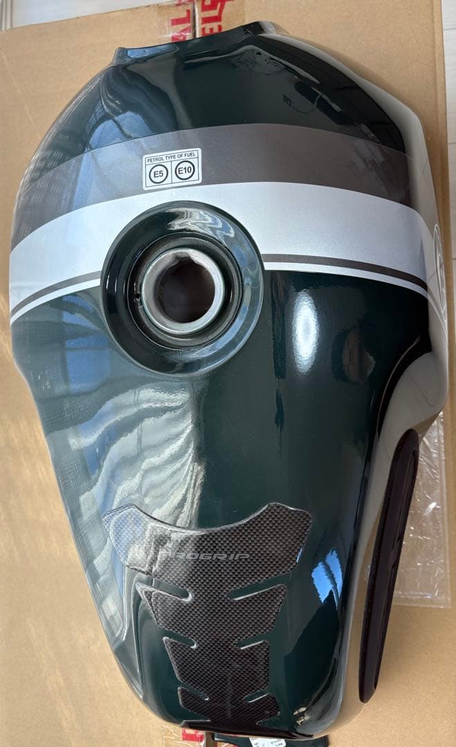 コンチネンタルgt650 タンク　ロイヤルエンフィールド