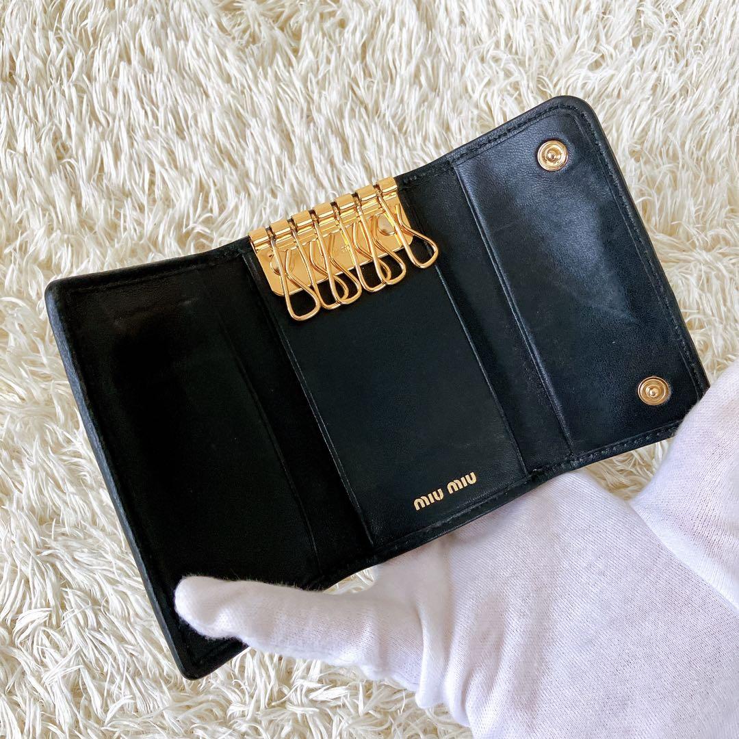 良品✨ギャランティ付 ミュウミュウ キーケース マテラッセ マトラッセ 黒レザー