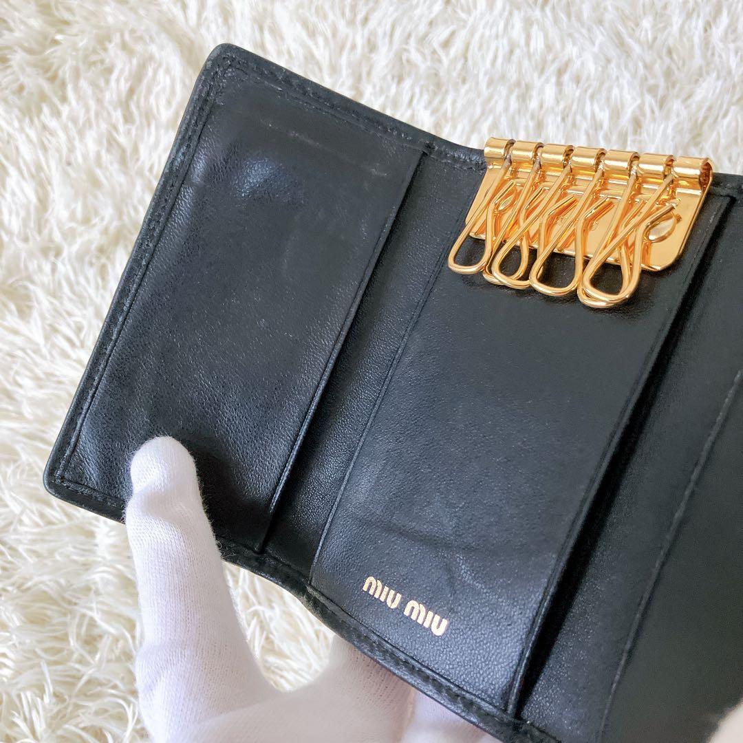 良品✨ギャランティ付 ミュウミュウ キーケース マテラッセ マトラッセ 黒レザー
