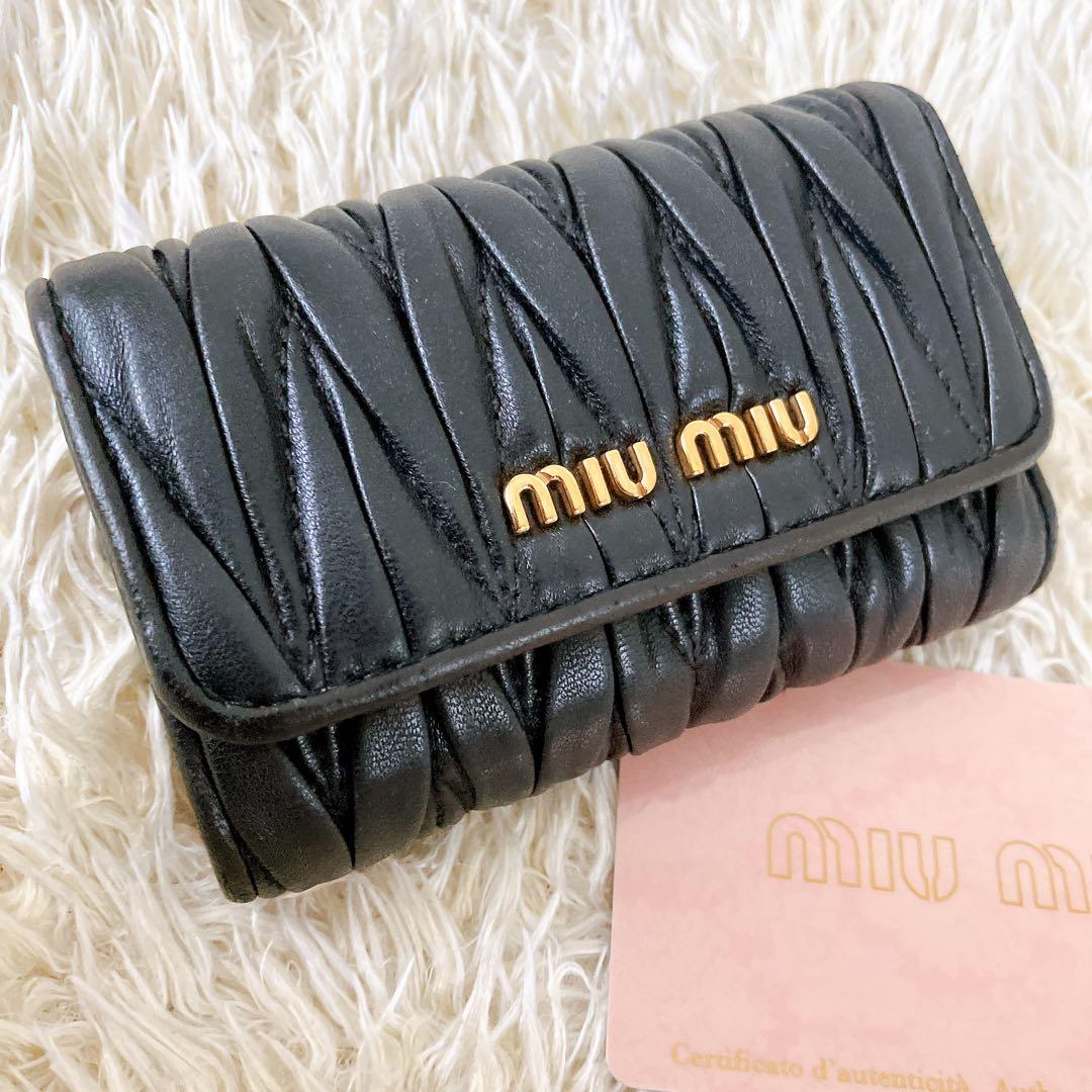 良品✨ギャランティ付 ミュウミュウ キーケース マテラッセ マトラッセ 黒レザー