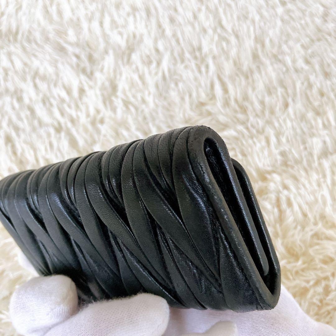 良品✨ギャランティ付 ミュウミュウ キーケース マテラッセ マトラッセ 黒レザー