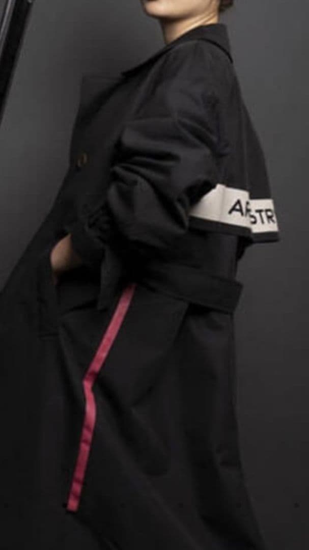 新品タグ付き☆トーマスマグパイアートプリント トレンチコートブラック