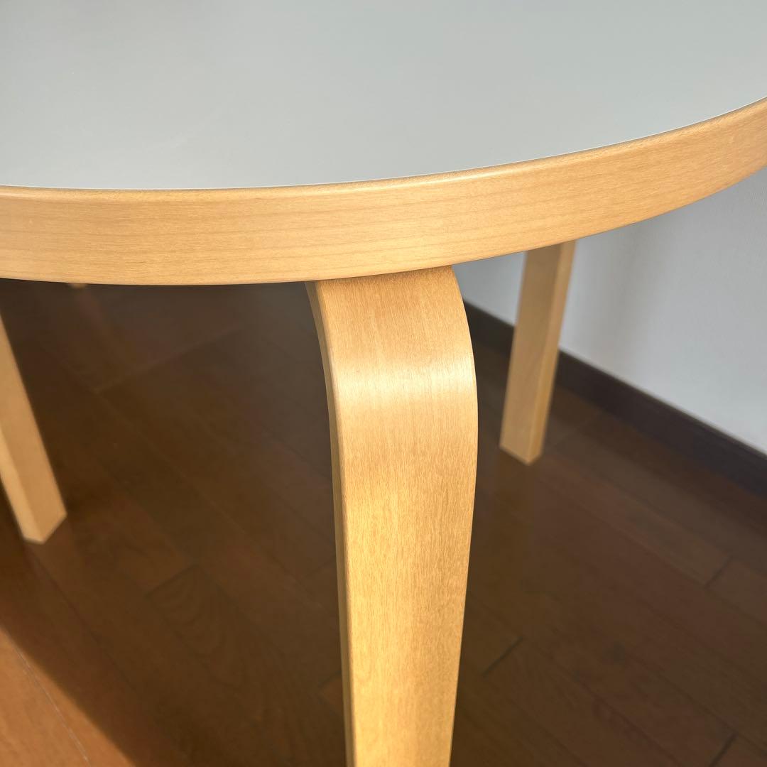 artek アルテック　テーブル 90C（d. 60）ホワイト ラミネート