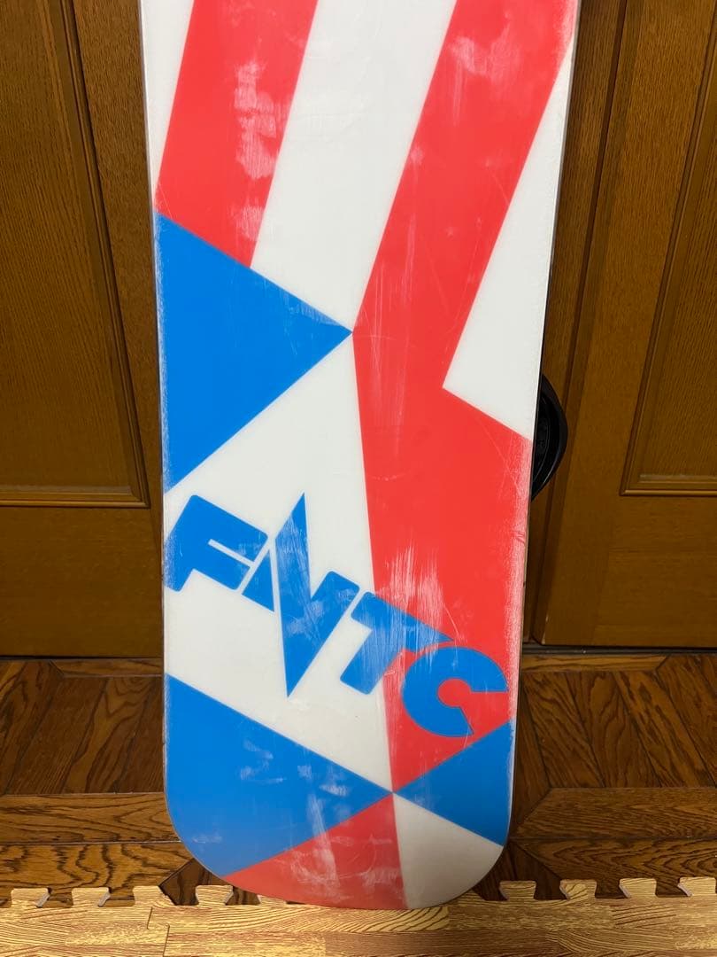 FNTC lite スノーボード×BURTON CARTELビンディング付き
