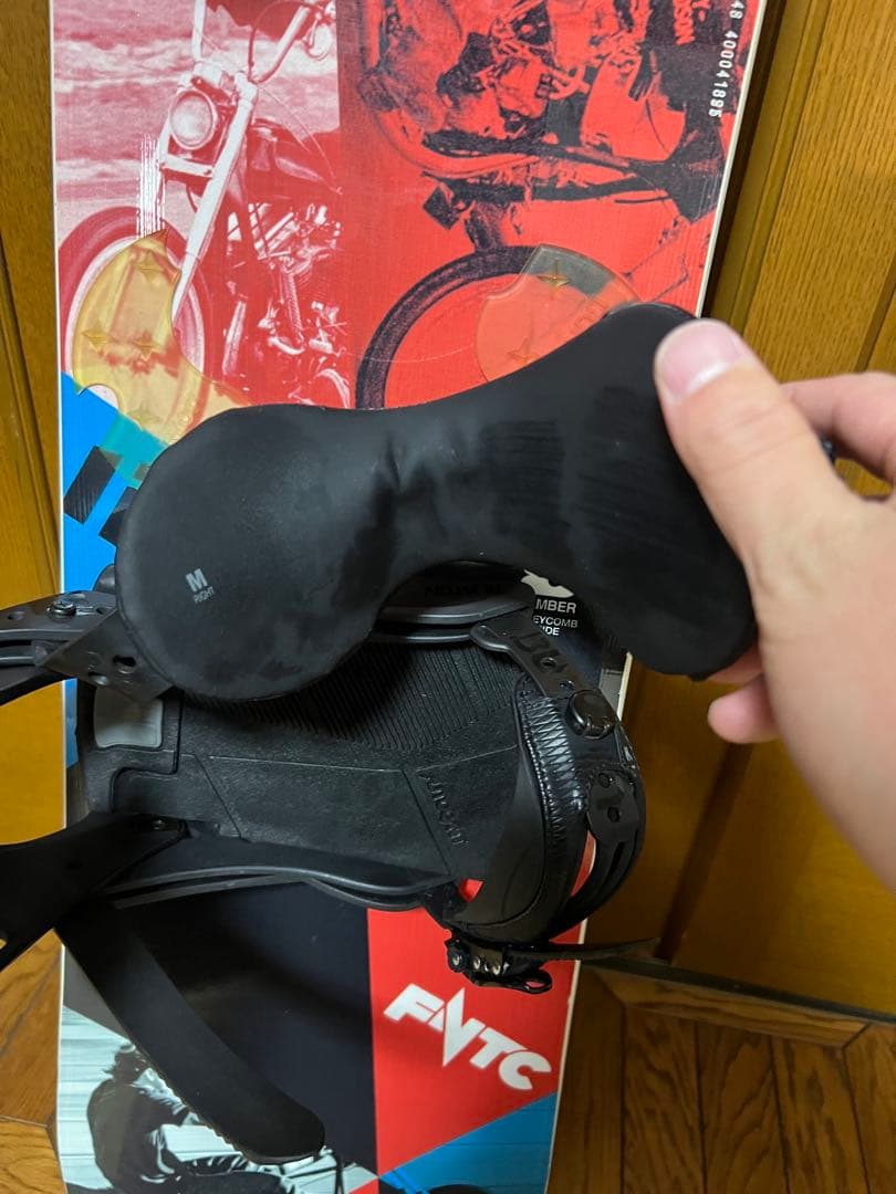 FNTC lite スノーボード×BURTON CARTELビンディング付き