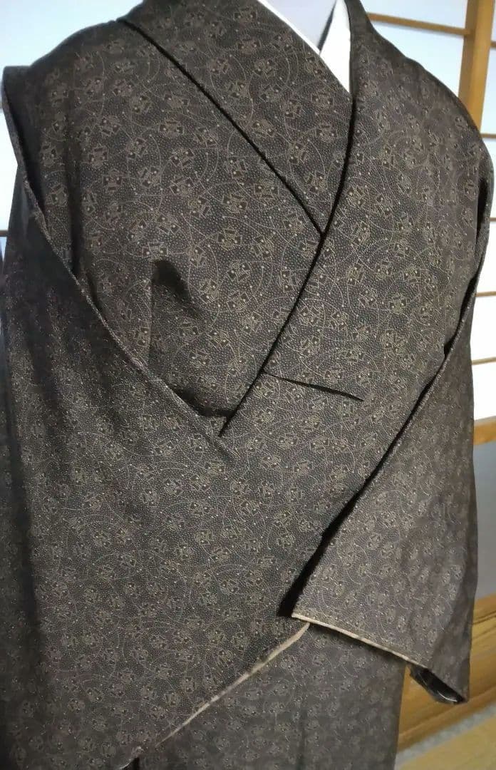 江戸小紋【黒岩秀硯】袷正絹　黒地に茶系ヤッコシャレ柄　肩身丈151裄66