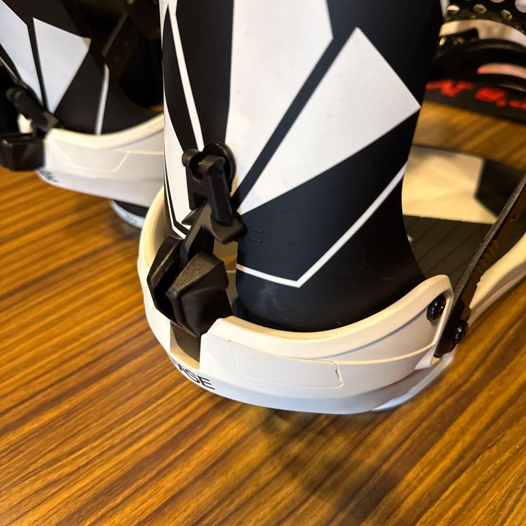 thirtytwo Phase VOLCOM ビンディング ホワイト/ブラック
