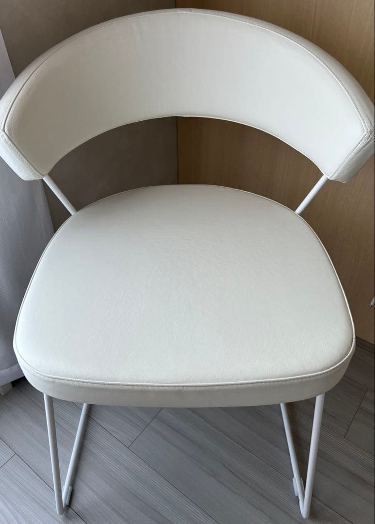 9月末で削除します。【送料込みです】カリガリス　ダイニングチェアー1脚です。