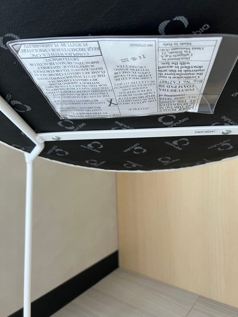 9月末で削除します。【送料込みです】カリガリス　ダイニングチェアー1脚です。