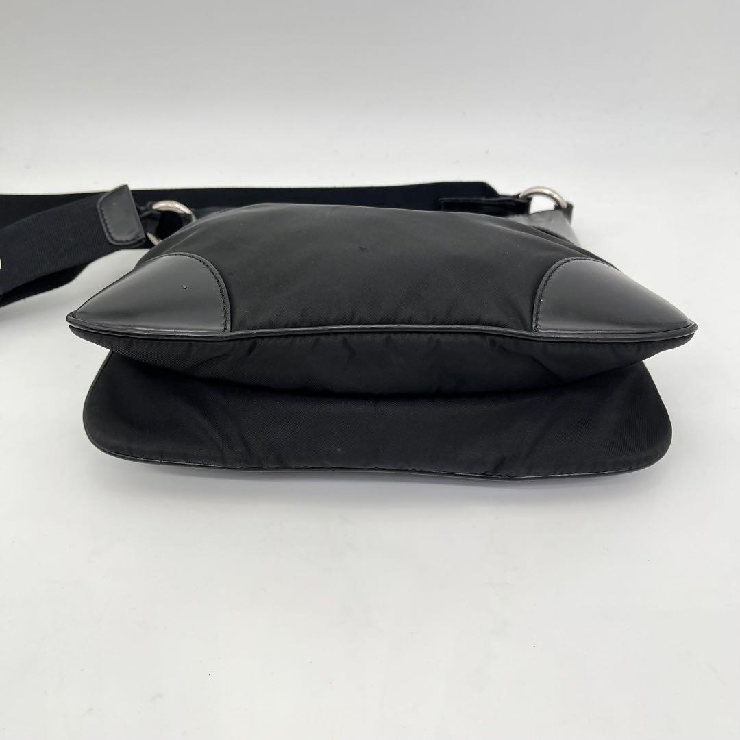 PRADA ショルダーバッグ 斜めがけ トライアングルロゴ テスートナイロン 黒