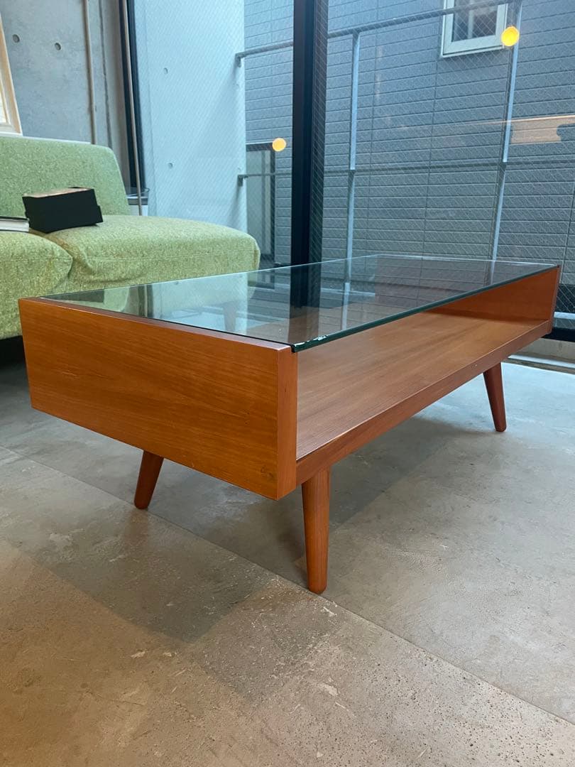 サイドテーブル