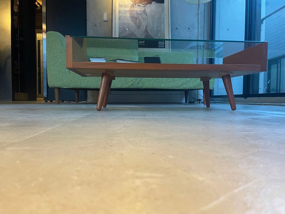 サイドテーブル