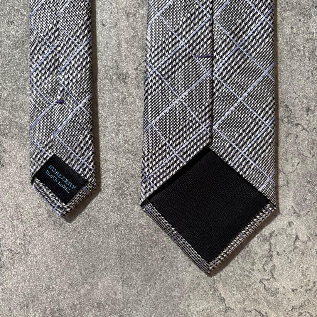 さりげないバーバリーチェックが好印象！　高級　ネクタイ　状態良好