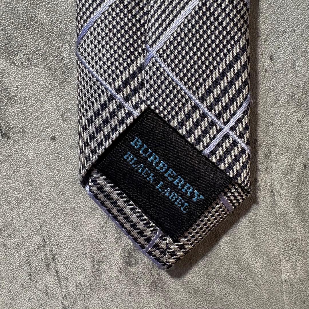 さりげないバーバリーチェックが好印象！　高級　ネクタイ　状態良好