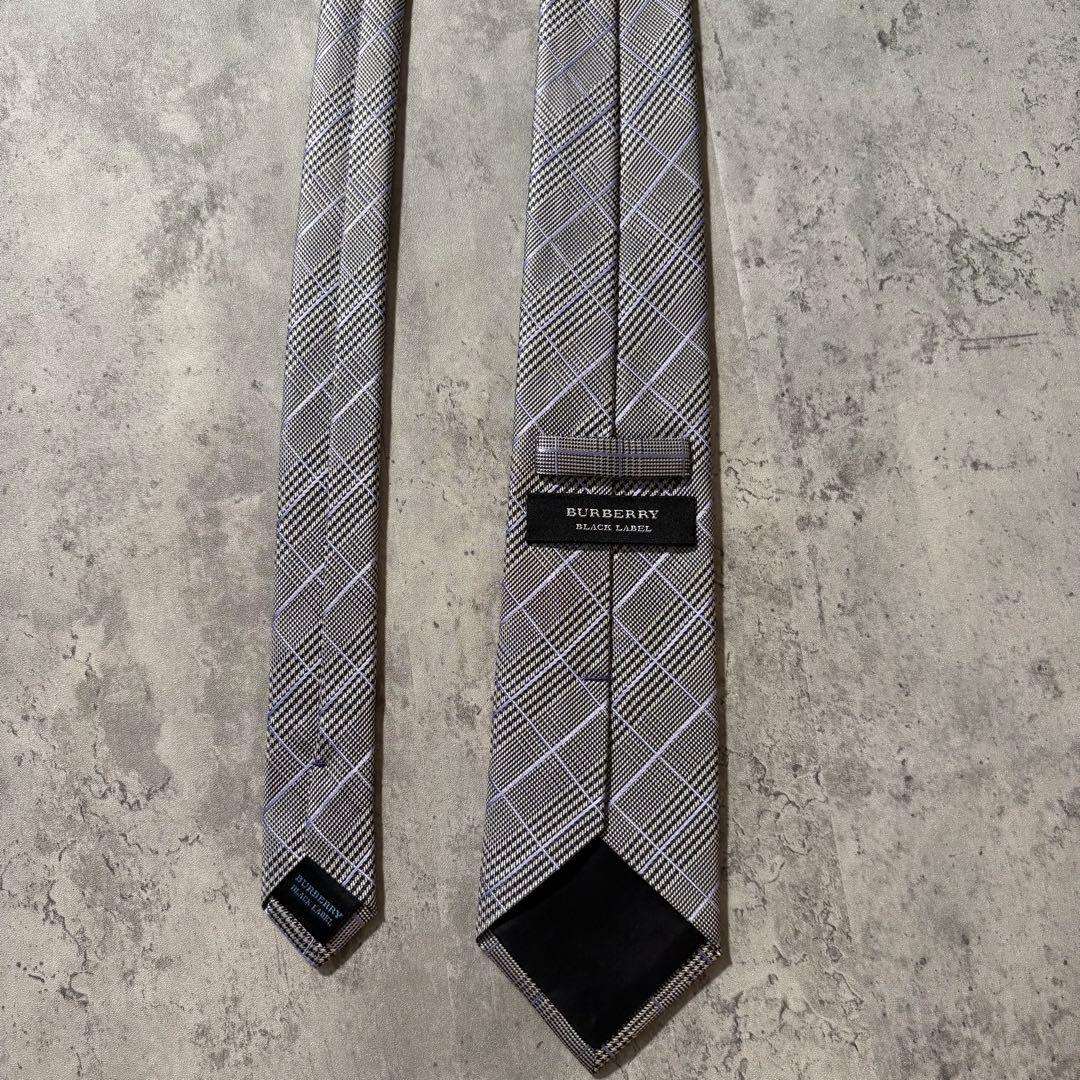さりげないバーバリーチェックが好印象！　高級　ネクタイ　状態良好