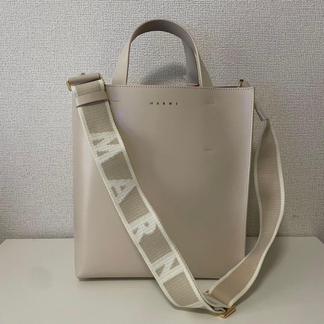 【新品未使用タグ付き】MARNI museo スモール　ベージュ