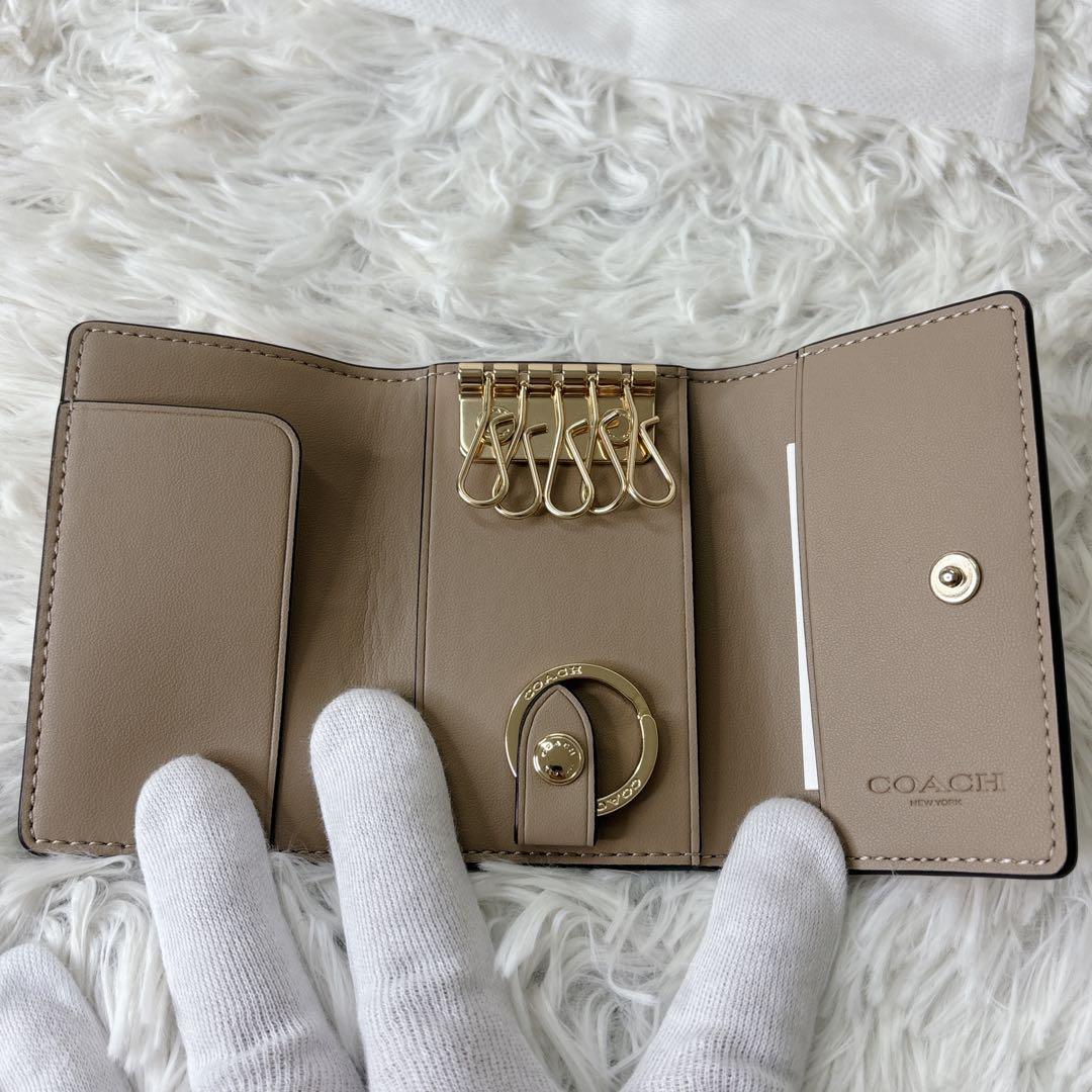 新品　COACH 花柄レザーキーケース　5連　リング付