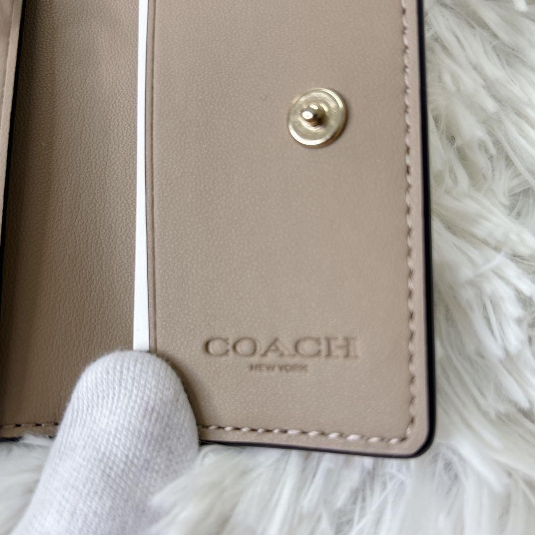 新品　COACH 花柄レザーキーケース　5連　リング付