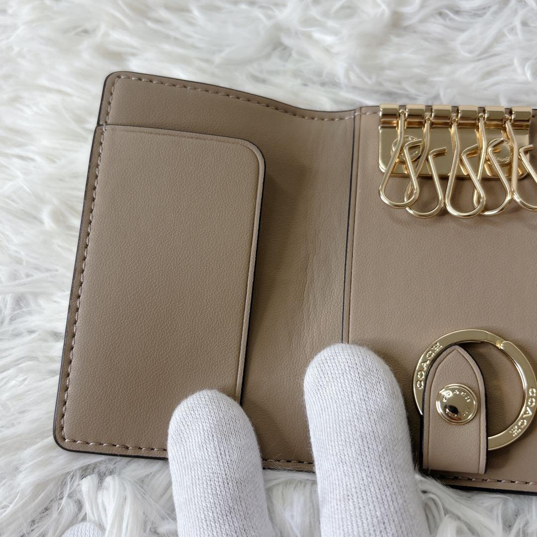 新品　COACH 花柄レザーキーケース　5連　リング付
