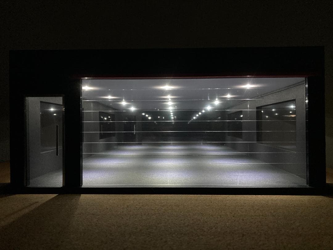 ミニカー用ジオラマ：1/18 ショールームタイプガレージ／車＆バイク展示！