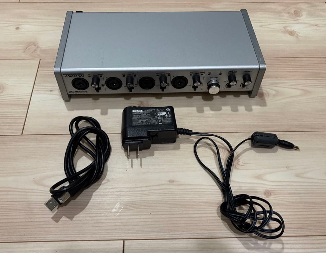 TASCAM SERIES 208i オーディオインターフェイス
