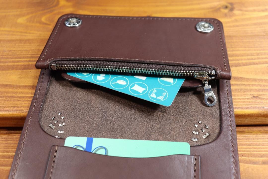 スタッズ ミドルウォレット 革色黒 糸色黒 ハトメ小判カン付き