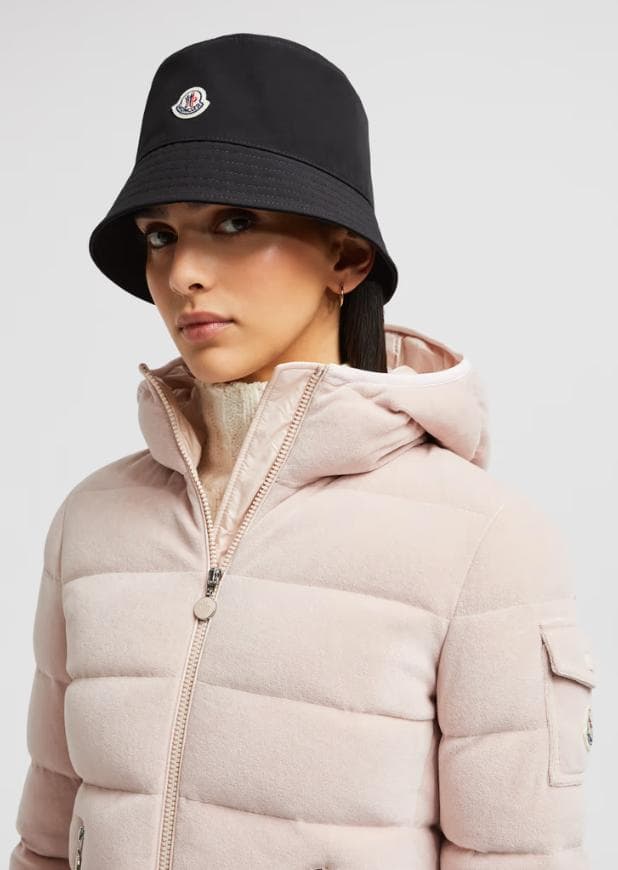 【新品】2025SS MONCLER バケットハット 黒 S ロゴ