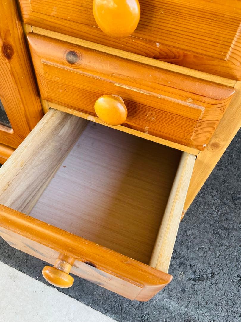 カントリー家具　ナチュラルウッド キャビネット ガラス扉付き