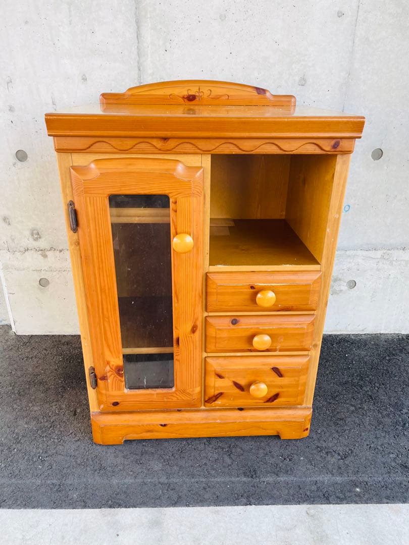 カントリー家具　ナチュラルウッド キャビネット ガラス扉付き