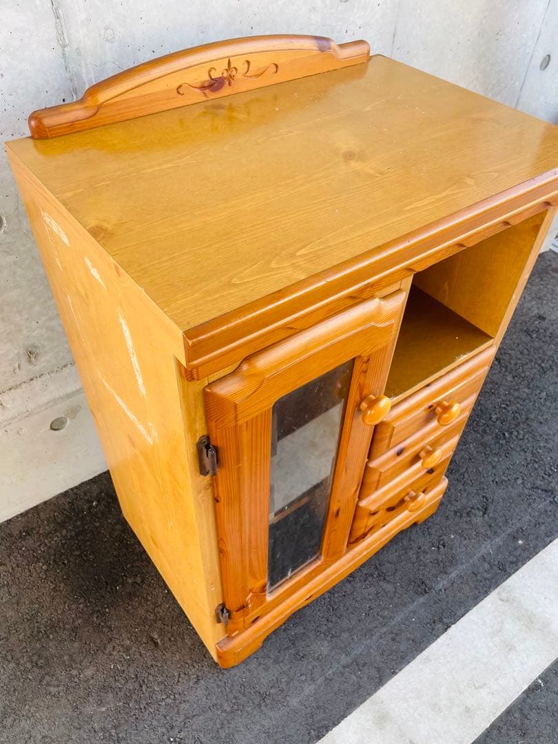 カントリー家具　ナチュラルウッド キャビネット ガラス扉付き