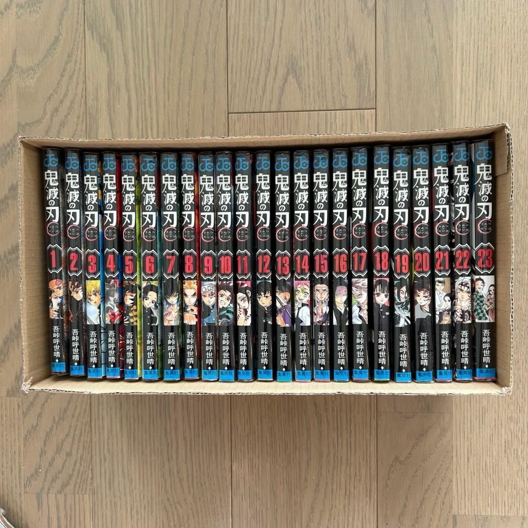 鬼滅の刃　漫画　漫画全巻セット　缶バッジ　非売品