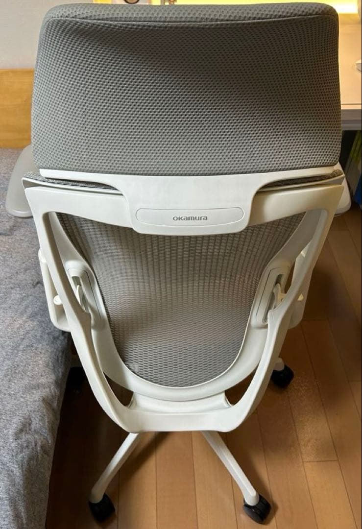 オカムラ　シルフィー　ライトグレー