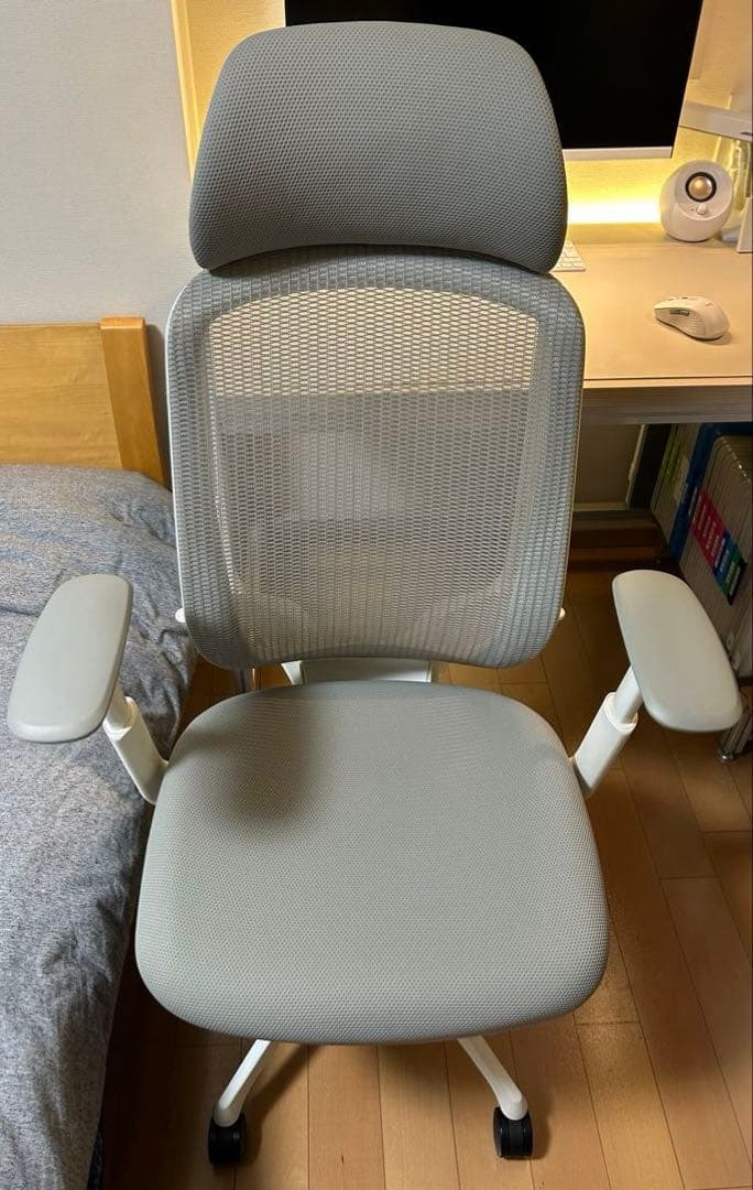 オカムラ　シルフィー　ライトグレー