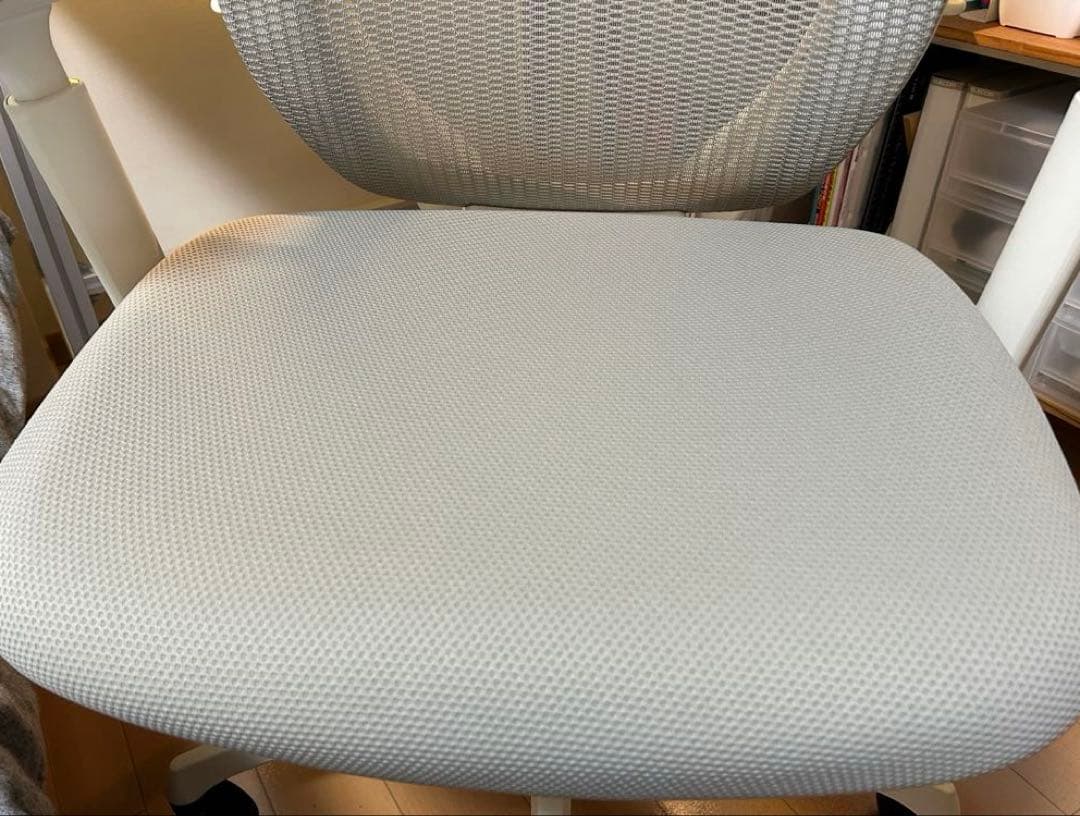 オカムラ　シルフィー　ライトグレー