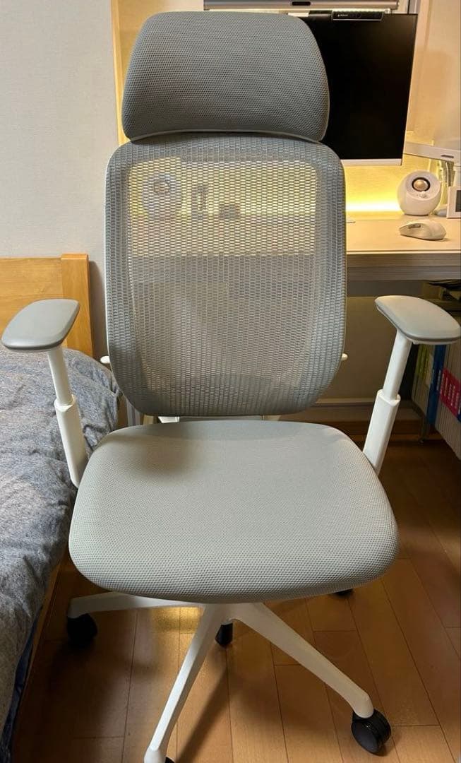 オカムラ　シルフィー　ライトグレー