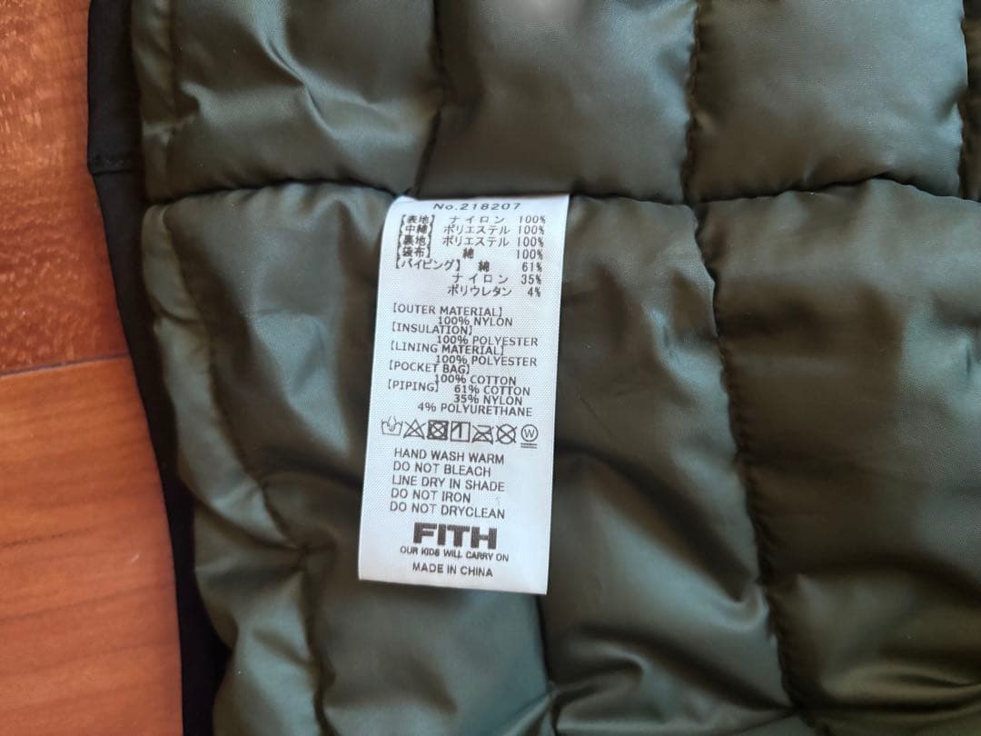 送料無料！美品　FITH ネイビー 中綿ジャケット　130cm