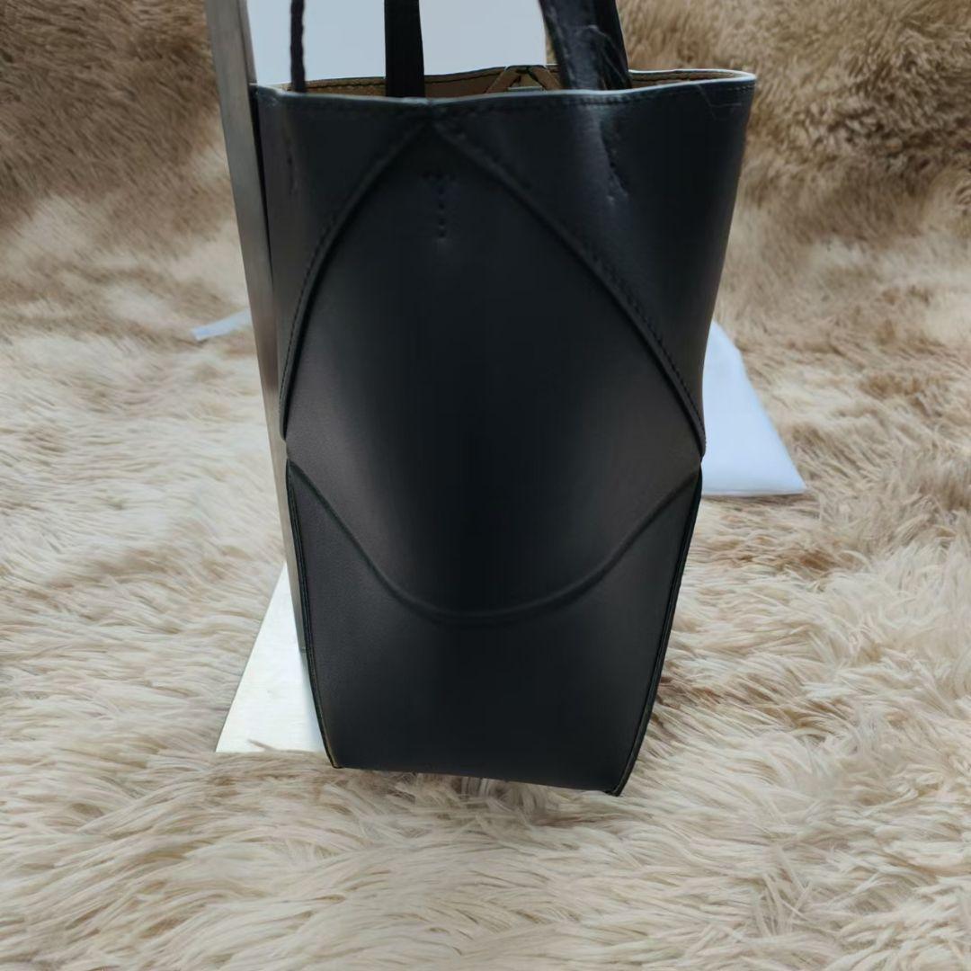 LOEWE ブラック ショルダーバッグ