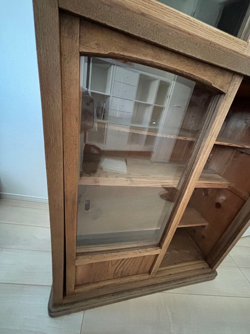 古家具　木製ガラス扉キャビネット 3段棚付き