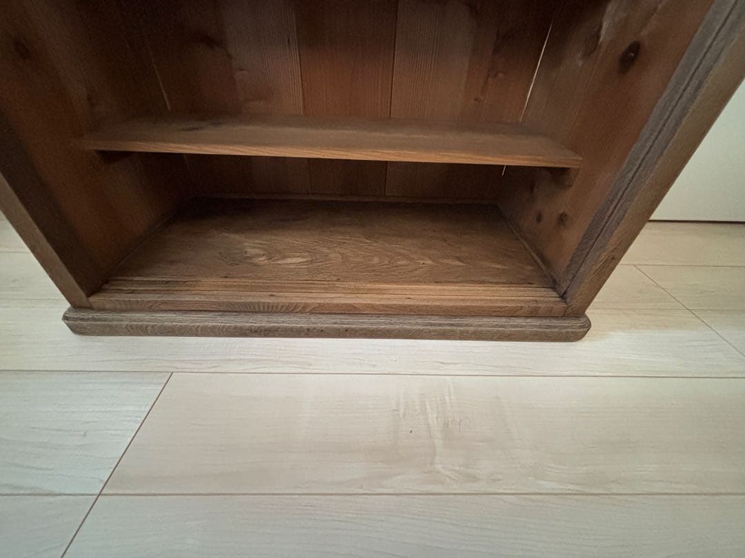 古家具　木製ガラス扉キャビネット 3段棚付き