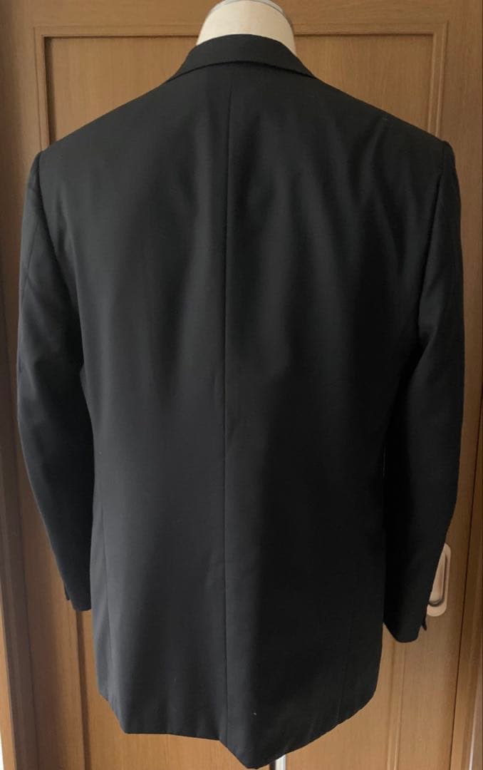 BRIONI スーツ　冠婚葬祭？なんでも御座れ　極上の万能スーツ　¥45万程