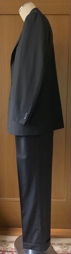 BRIONI スーツ　冠婚葬祭？なんでも御座れ　極上の万能スーツ　¥45万程