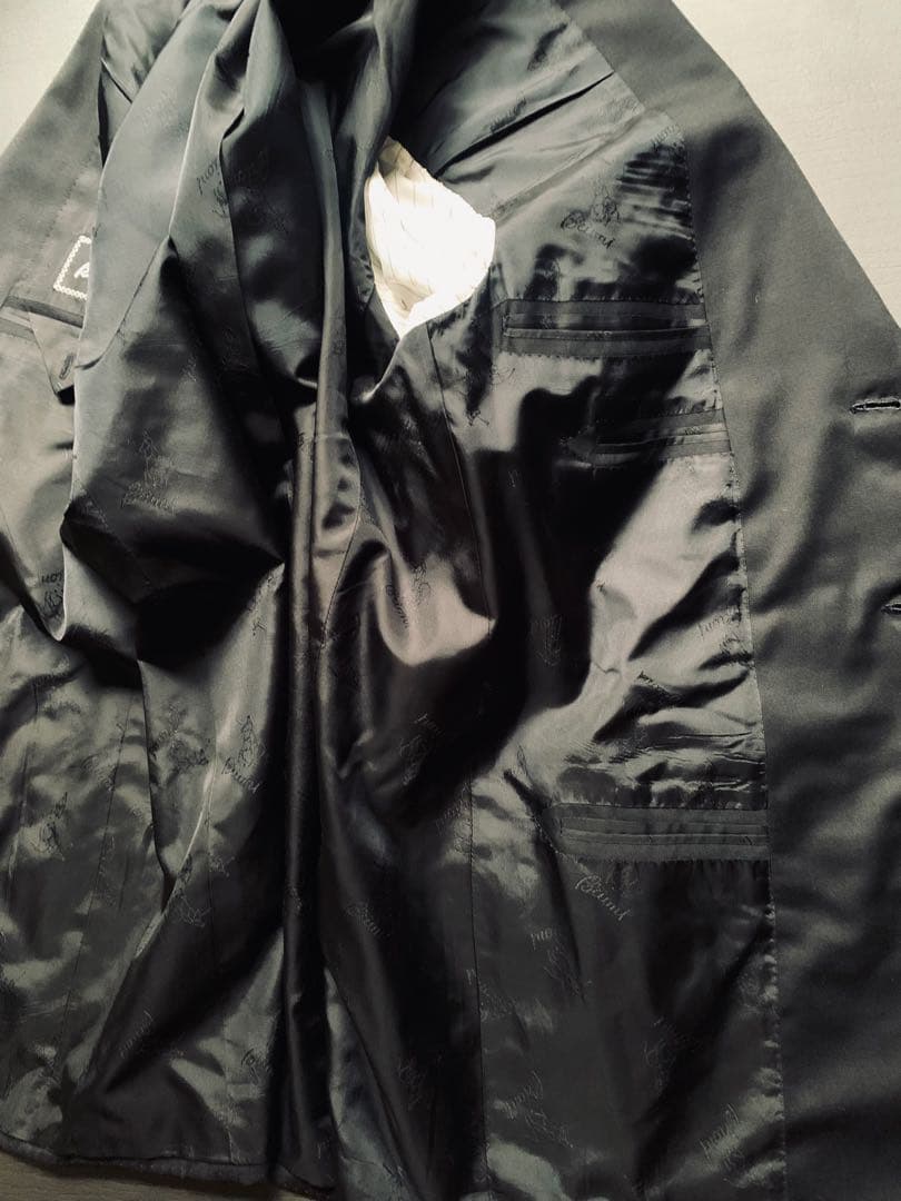 BRIONI スーツ　冠婚葬祭？なんでも御座れ　極上の万能スーツ　¥45万程