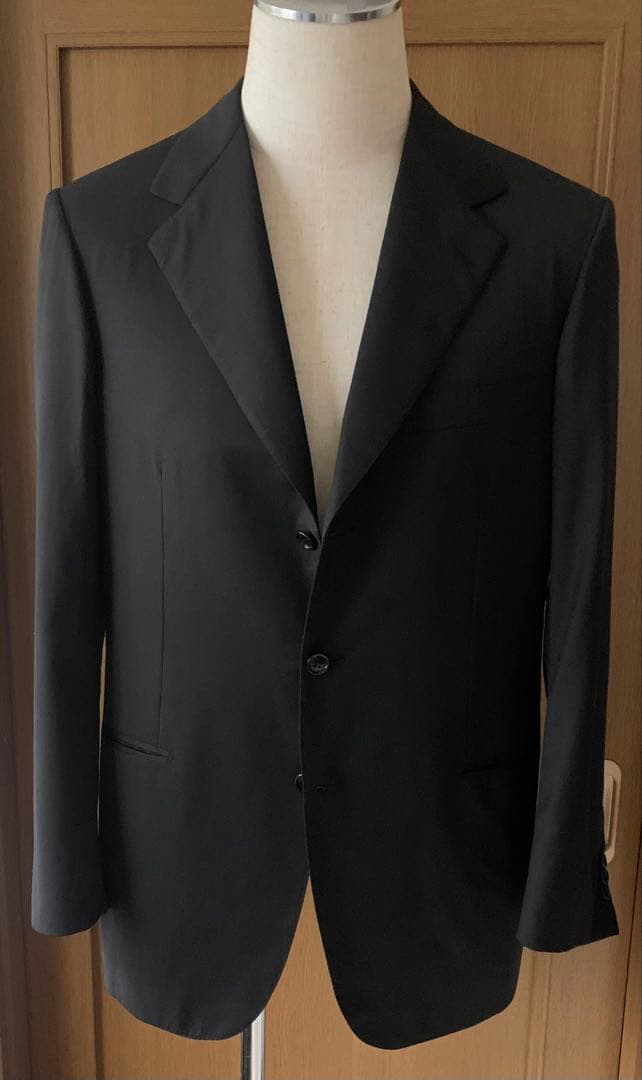 BRIONI スーツ　冠婚葬祭？なんでも御座れ　極上の万能スーツ　¥45万程