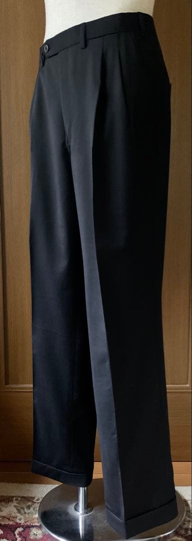 BRIONI スーツ　冠婚葬祭？なんでも御座れ　極上の万能スーツ　¥45万程