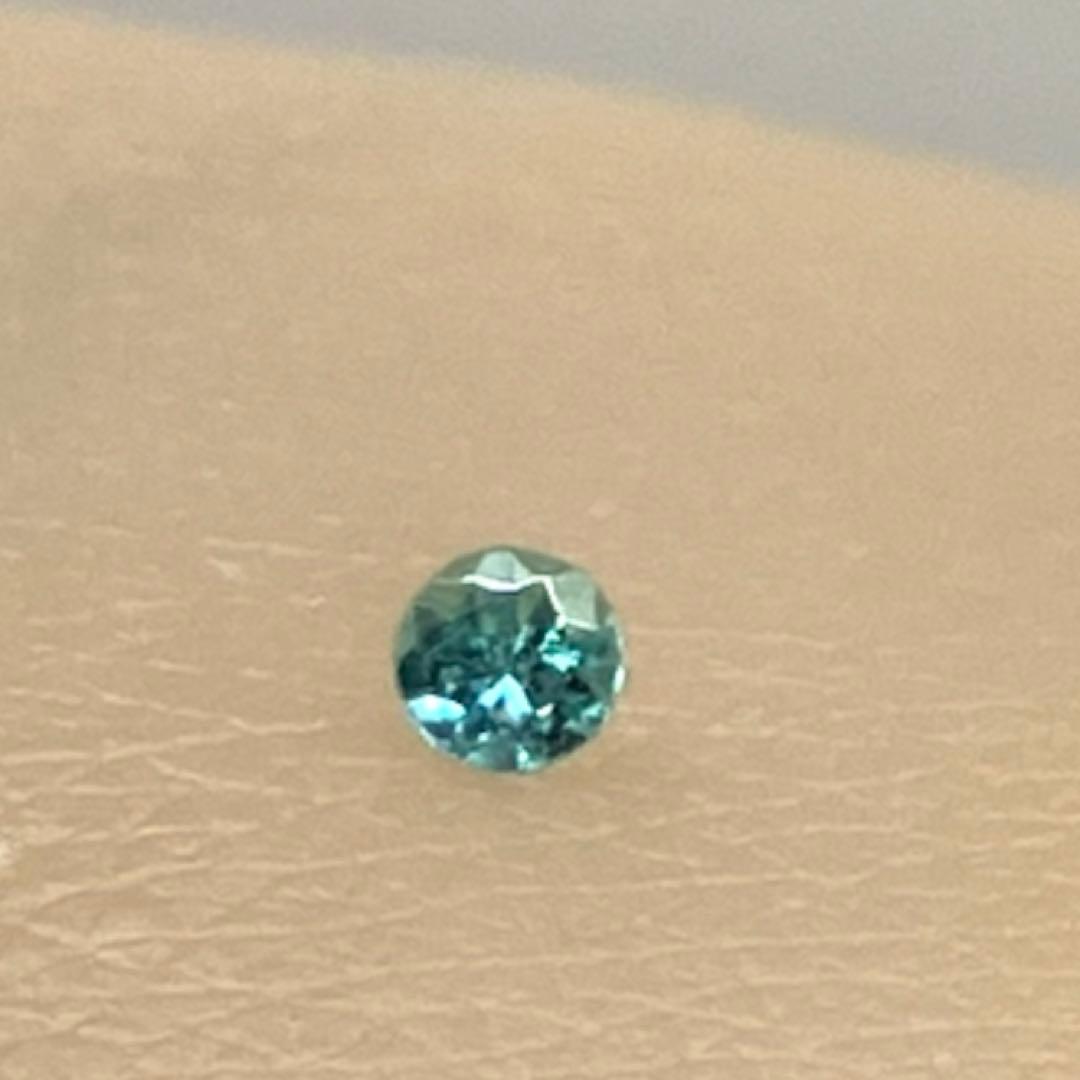 ブラジル産　天然パライバトルマリン　ネオンブルー0.039ct ソーティング付き