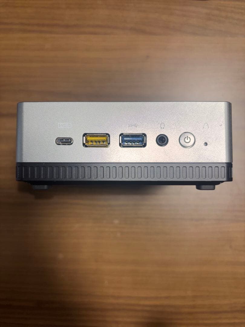 MINISFORUM UM700 ミニPC