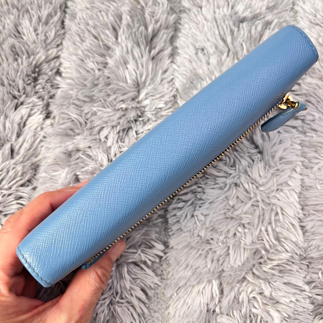 良品✨PRADA メタルバー　メタルロゴ　長財布 サフィアーノ　水色　レディース