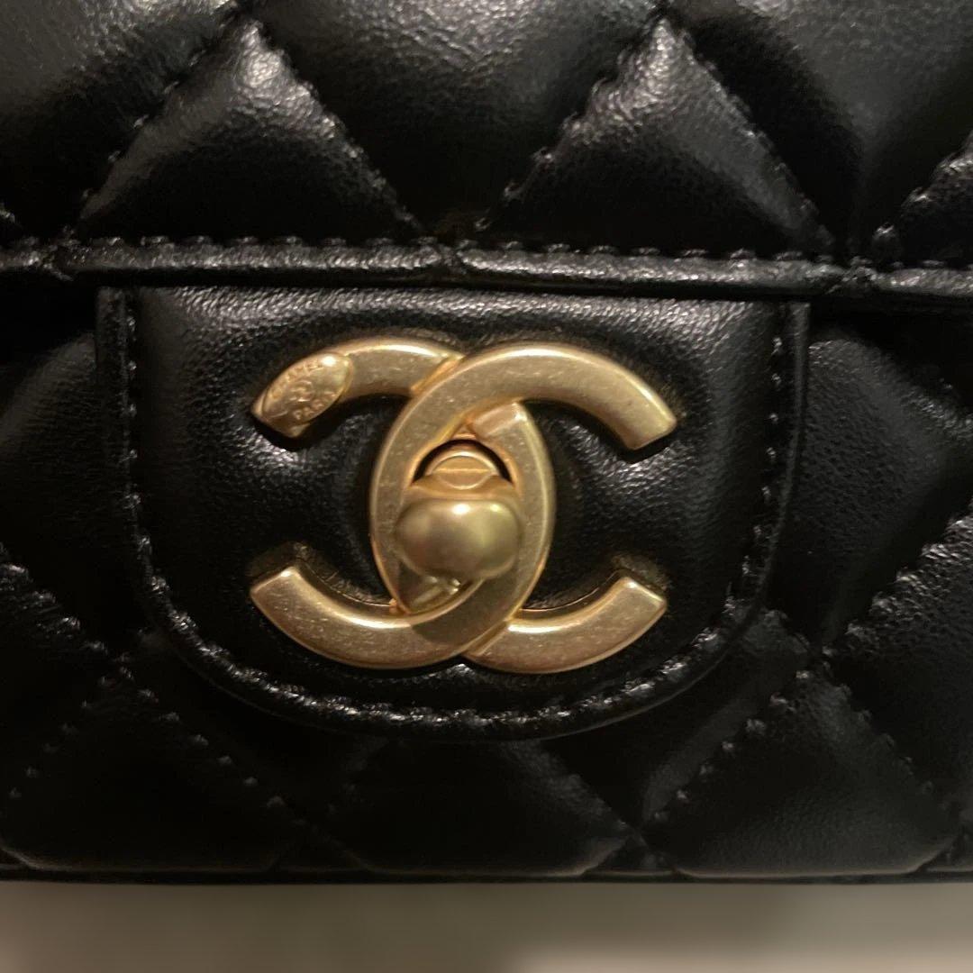 CHANEL ブラックレザー ショルダーバッグノベルティー